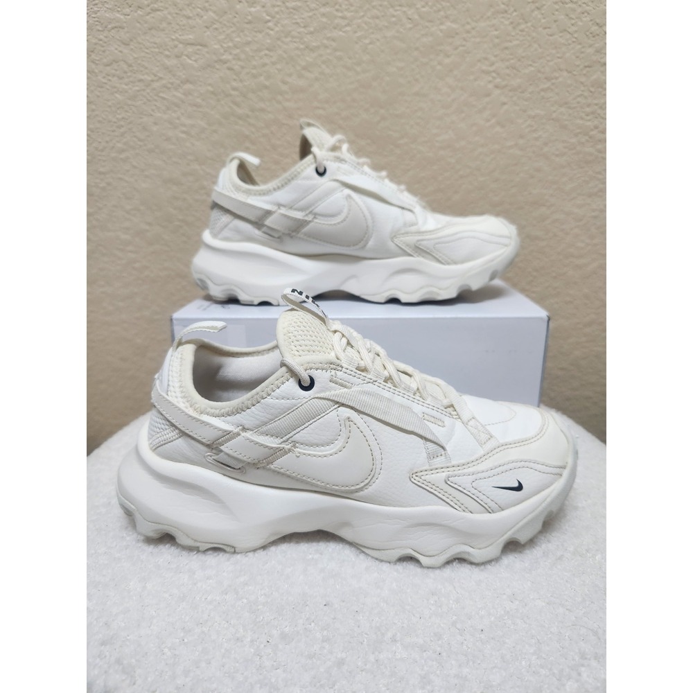 Nike TC 7900 Sail White Chunky Sneakers Womens Sz 7 DD9682-100 Low Top Shoes Y2k
